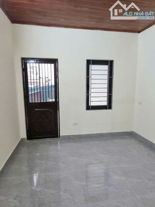 Trung Phụng - Hàng rẻ đẹp nhất khu vực - Nhà dân xây chắc chắn - Hai mặt ngõ trước sau - 7