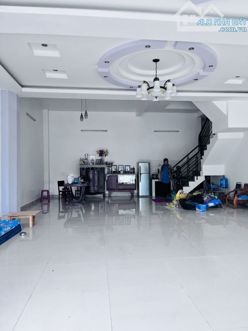Bán CHDV 4 tầng,10 phòng doanh thu 480 triệu/ năm,ngay trung tâm thủ Đức.chỉ 11,5 tỷ - 7