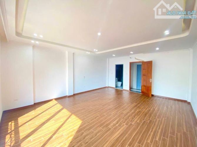 Siêu phẩm phân lô Khuất Duy Tiến ô tô vào nhà 8 tầng 48m2 thang máy mới tinh thông sàn KD - 8