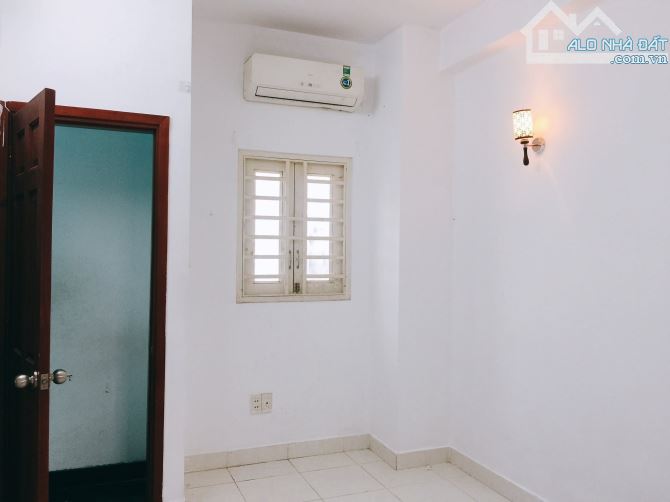 SÁT MẶT TIỀN, BÁN NHÀ BÌNH THẠNH - HẺM 5m NGUYỄN XÍ,GẦN VINCOM PLAZA 5 TẦNG,8PN 30tr/th - 8