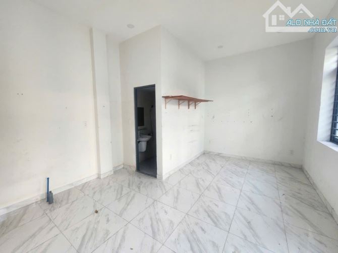 Bán CHDV 4 tầng,10 phòng doanh thu 480 triệu/ năm,ngay trung tâm thủ Đức.chỉ 11,5 tỷ - 8