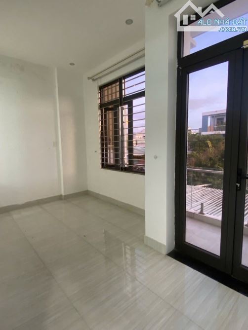 🎉🎉Mặt tiền đường 10,5m lề 5m, gần chợ Hoà Mỹ. Hai mặt thoáng trước sau. - 8