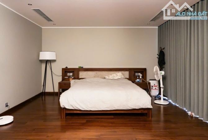 Bán nhà mặt phố Liễu Giai, mặt tiền 8,3m, sổ 106m2 lô góc 8 tầng nổi 1 hầm - 8