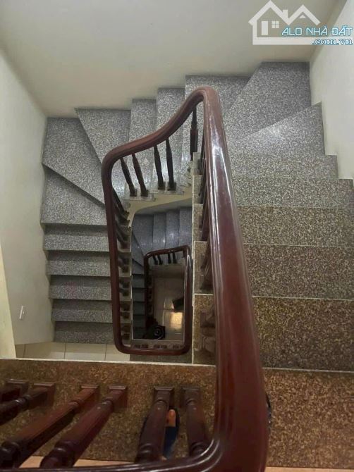 11 TRIỆU 🏡 CHO THUÊ NHÀ NGUYÊN CĂN TẠI 268 PHỐ NGỌC THỤY 🚗 Ô TÔ ĐỖ CỬA 65M2 – 4 TẦNG - 8