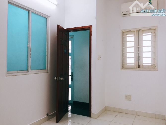 SÁT MẶT TIỀN, BÁN NHÀ BÌNH THẠNH - HẺM 5m NGUYỄN XÍ,GẦN VINCOM PLAZA 5 TẦNG,8PN 30tr/th - 9