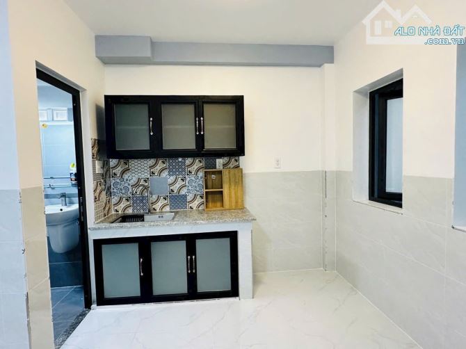 CHDV - LINH TRUNG - THỦ ĐỨC - 5 TẦNG - 90TR/THÁNG - GIÁ TỐT KHU VỰC - 9