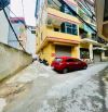 Bán nhà Phố Cầu Giấy, ô tô đỗ cổng, Mặt tiền 4.6 m, giá 8.8 tỷ