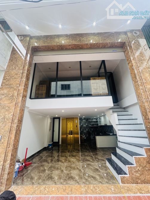 Khu TĐC X2A, nhà mới 6 tầng, thang máy, ô tô, 13 tỷ có thương lượng