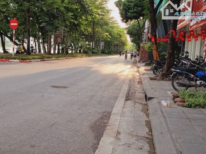 Đất Nguyễn Hữu Thọ - 3 mặt 4 ô tô tránh, hợp xây mọi loại hình, 433m2, chỉ 330 triệụ/m2