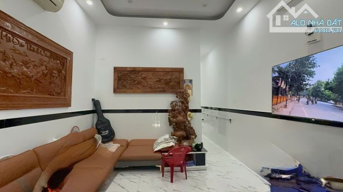 Bán Nhà Cấp 4 Mặt Tiền Đường Ngô Trọng Thiên , Phường Quy Nhơn , Gần Biển , Trung Tâm .