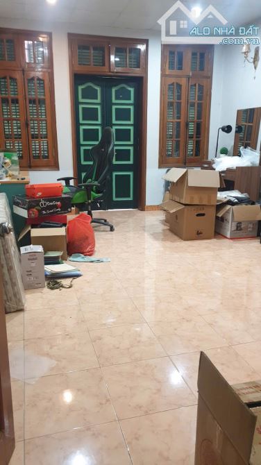 Cho thuê nhà liền kề khu Đô Thị Định Công. DT 85m2,x 4 tầng, đường 13m, giá 22 triệu/th