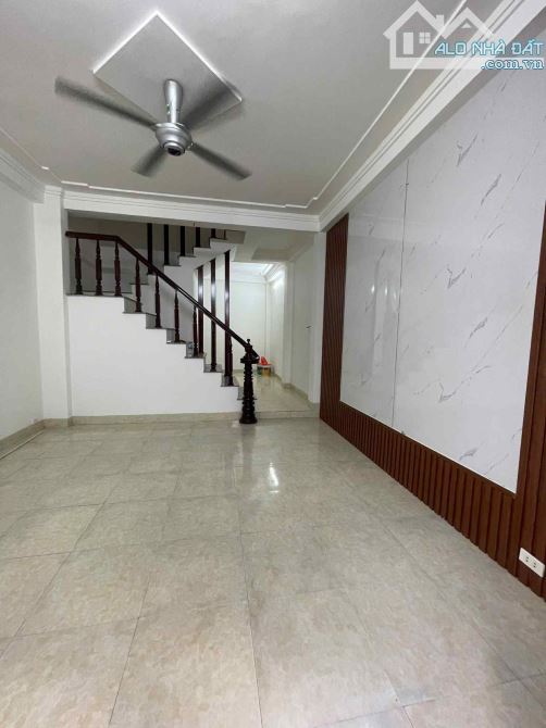 BÁN NHÀ GẦN CHỢ VĂN MIẾU, 41M2, 1 TỶ 620 TR