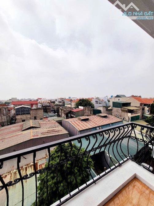 9TỶ Ô TÔ TRÁNH - LÔ GÓC - KINH DOANH - THANG MÁY NHÂP KHẨU - NHÀ MỚI KÍNH COONG