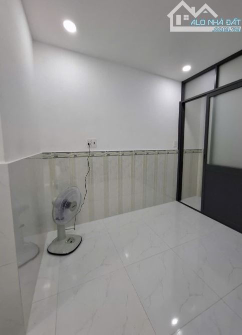 1,85 tỷ, bán nhà 12m2- Âu Cơ, Tân Phú- 2 tầng- dtsd 24m2- Sổ hồng riêng