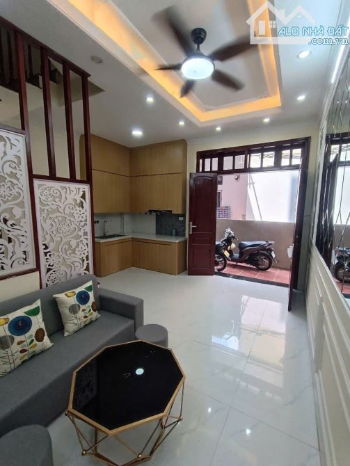BÁN NHÀ CỰ KHỐI,LONG BIÊN FULL NỘI THẤT 5TẦNG GIÁ 5,45TỶ