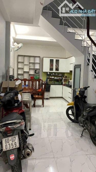 Cô cần bán nhà 10,5ty, hẻm Nguyễn Văn Công, gần chợ tiện lợi