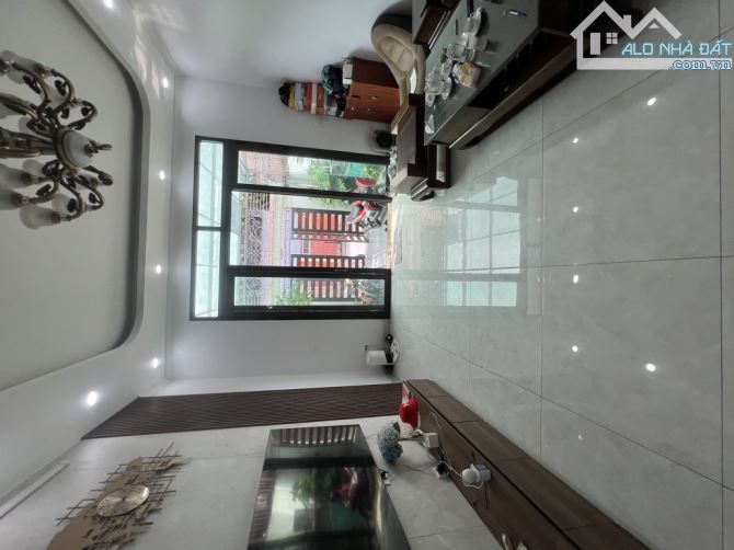Bán Nhà Cự Khối -Bát Khối -Long Biên: Dân Xây DT90m2 5Tầng-4Ngủ,