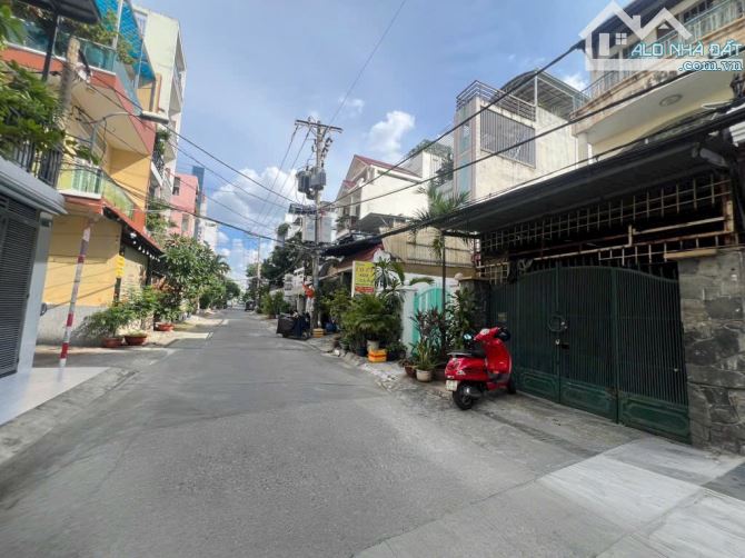 Quận Tân Phú-Đường ô tô 8M-Giáp Tân Bình-Vườn Lài-P.Tân Thành-115m2-4,1x28-3tầng