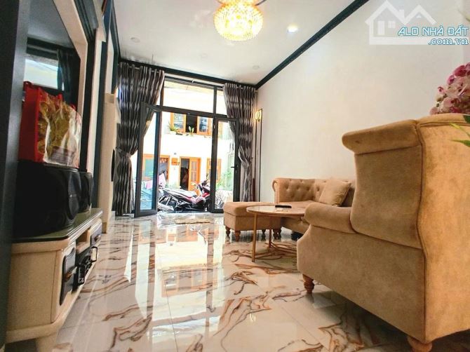 BÁN NHÀ TRẦN NHÂN TÔN – P.9 – Q.5 –Gần tòa nhà Lottery Tower- 53M² – 3 TẦNG – 11 TỶ TL