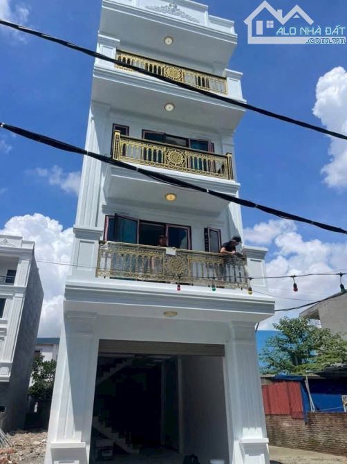 Bán 2 căn nhà đẹp xây mới tinh ô tô đỗ cửa tại Trung Hành