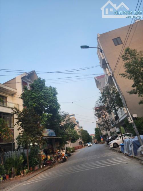 Bán nhà 3 tầng Trần Đăng tuyển phương Vỹ Vũ Ninh dt 95m mt 6m giá 12 tỷ