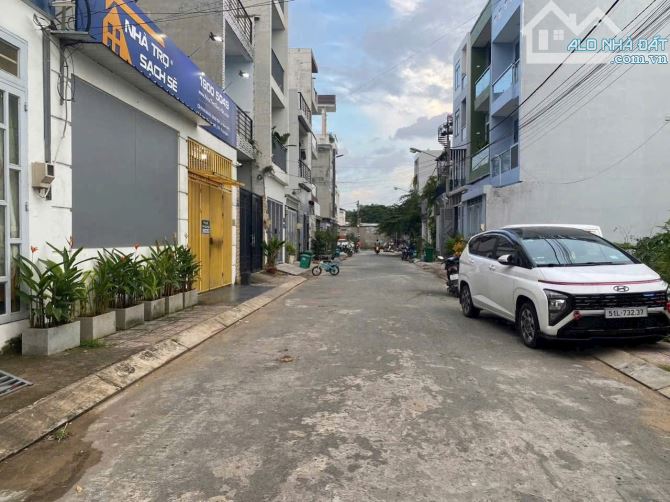 Bán đata hẻm 568 lê văn việt ,P long thạnh mỹ.Q9