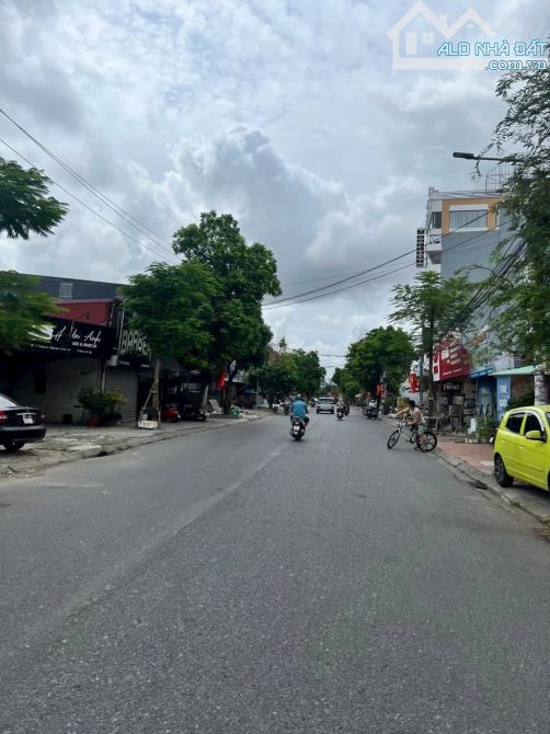 Bán nhà xây mới độc lập 4 tầng ô tô đút trong nhà tại Trung Hành