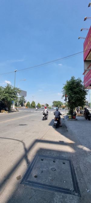 NHÀ DT LỚN CÓ SẴN DÒNG TIỀN 35TR GẦN NHÀ HÀNG BÊN SÔNG