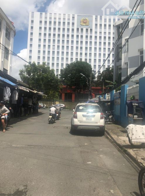 Mặt tiền Nguyễn Trãi, Nguyễn Cư Trinh, Q.1, DT: 690m2, giảm mạnh 90 tỷ còn 180 tỷ.