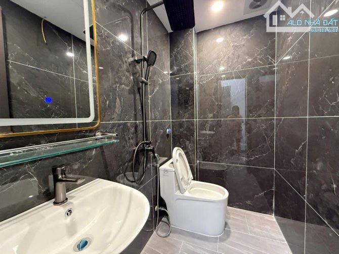 Độc! Bán nhà Văn Cao ngõ nông 7 Tầng thang máy 7,4 Tỉ, dt 34m, mt 3,7m