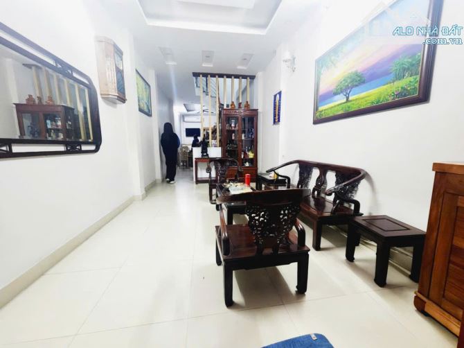 Bán nhà, còn mới, gần phố  Đội Cấn, Ba Đình, dt: 45m2, giá 9 tỷ 100 tr