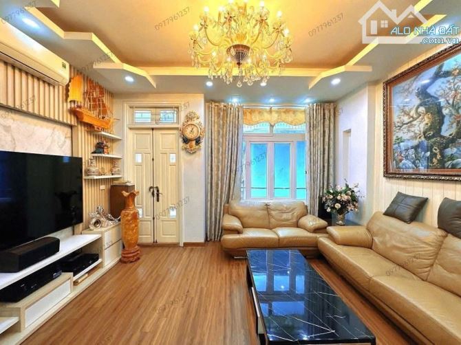 BÁN NHÀ PHẠM TUẤN TÀI 60m2. HAI THOÁNG - PHÂN LÔ + GARA Ô TÔ - 2 Ô TÔ TRÁNH TRƯỚC NHÀ