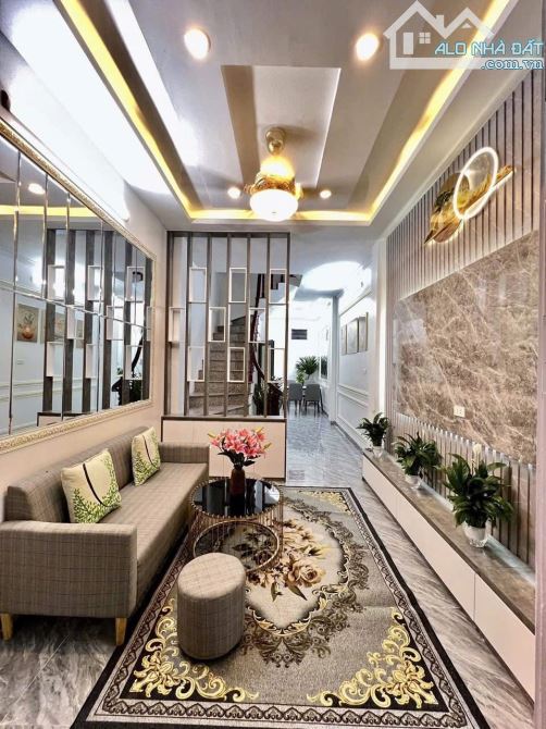 Bán nhà Ngoại Giao Đoàn, DT 40m, MT 4m, tặng nội thất, ô tô đỗ cửa, gần Đại Sứ Quán Hàn