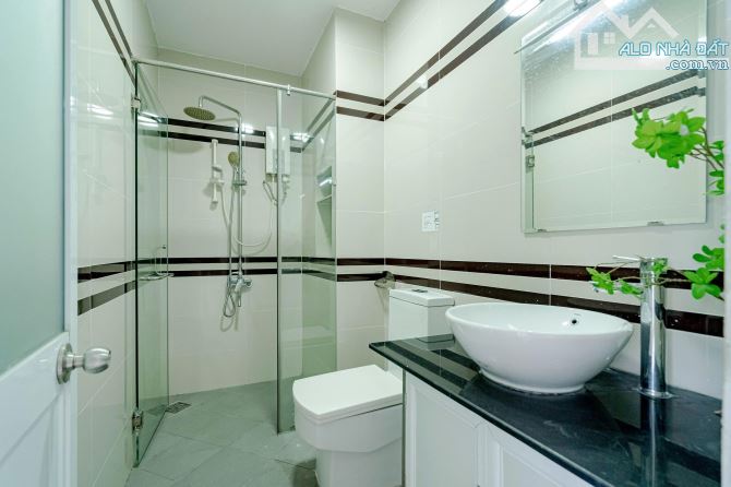 Studio ban công lớn - full nội thất - máy giặt riêng - tách bếp ngay chân cầu Nguyễn Vă