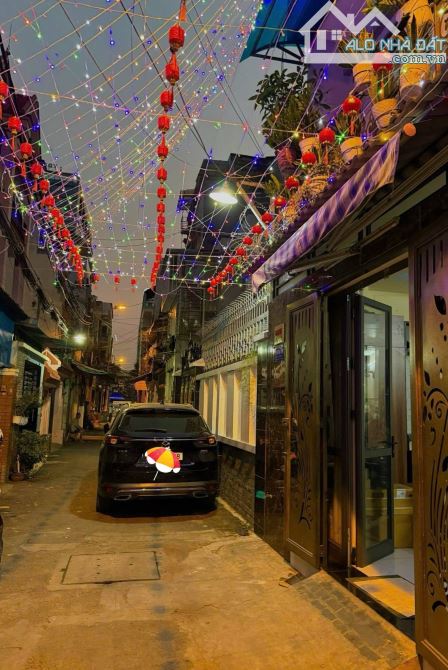 Khu phân lô 488 Cộng Hoà, 5x11m, 4 phòng ngủ, xe ô tô thông, Tân Bình