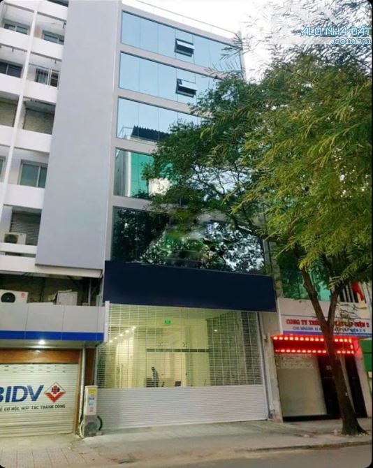 BÁN TOÀ NHÀ VĂN PHÒNG 2,600 M2- MT NAM KỲ KHỞI NGHĨA,Q1- DT: 8,7X40- 9 TẦNG- 250 TỶ