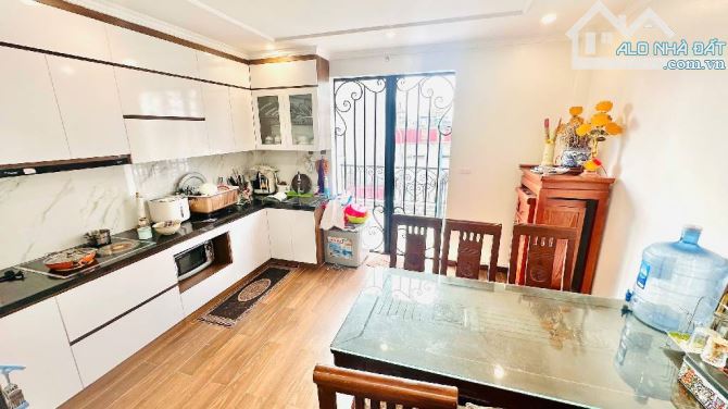 Bán gấp nhà phố Bát Khối Ô Tô tránh DT45m2 mt4m nhà 6 tầng thang máy giá 9ty