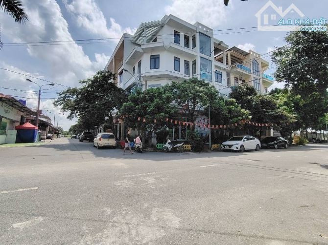 🏠 BÁN NHÀ LÔ GÓC 4 TẦNG – CHỢ TRUNG TÂM THỊ TRẤN HỒ – THỊ XÃ THUẬN THÀNH