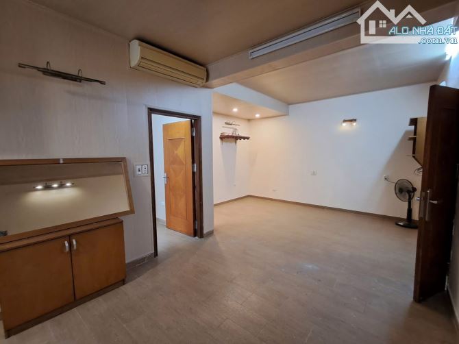 Tập thể mặt phố Nguyên Hồng, Đống Đa - 39/81m - Căn góc thoáng 3 mặt - Trung tâm