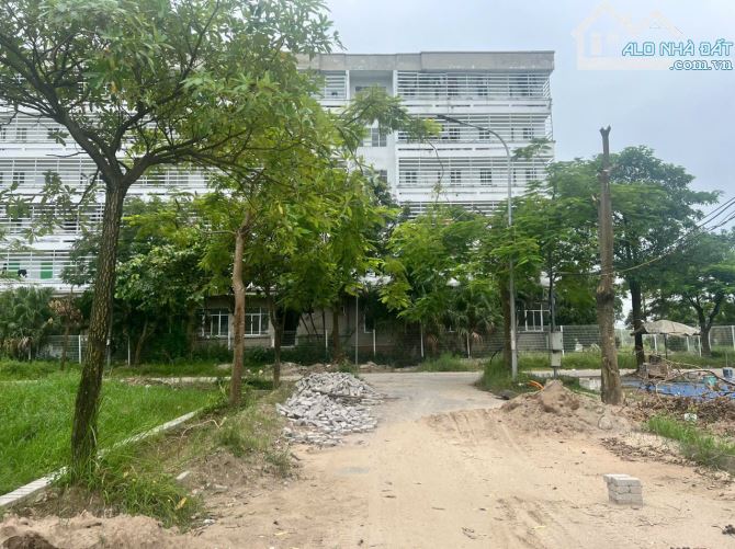 Bán đất thông 2 đầu  Viglacera Đông Yên . dt 87m . mt 6m . hướng ĐB & TN  . giá 2 tỷ 950