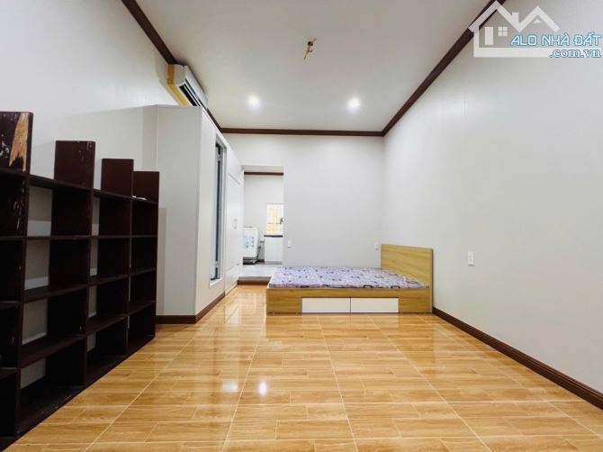 Bán tập thể tầng 2 Thọ Lão - Lò Đúc, sử dụng 40m2, giá 2,4 tỷ (có thương lượng )