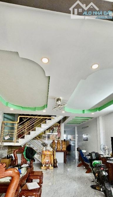 Đường Lê Tấn Bê  96m2- 2 tầng.