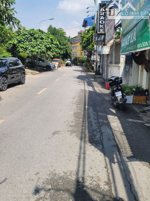 Đất Mặt phố Lâm Du, 643m, vỉa hè ô tô tránh, KD, xây gì cũng đẹp, giá hấp dẫn 123tr/m2.