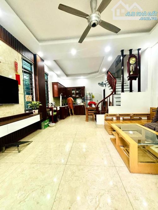 Bác Tuy chính chủ cần bán nhà La Khê, Hà Đông DT 52m2 4 tầng Lô góc, Ô tô đỗ, chỉ 8t
