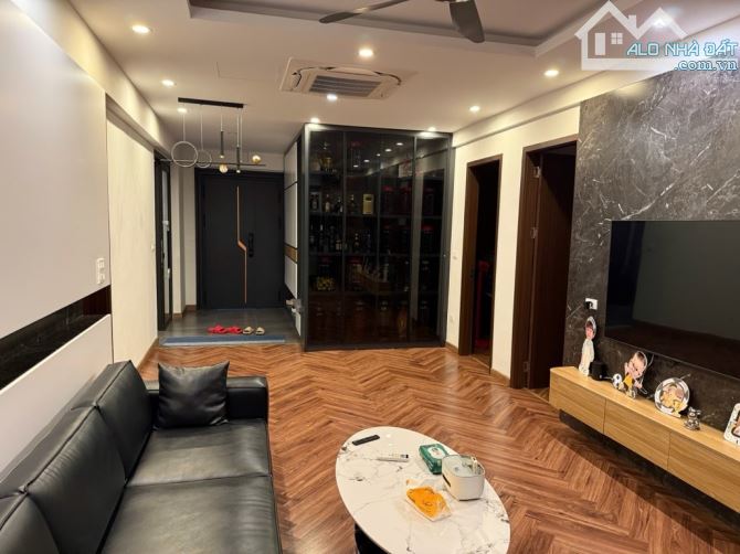 CĂN HỘ CHUNG CƯ HOME XUÂN LA .3 PHÒNG NGỦ .LÔ GÓC 2 BAN CÔNG .TẶNG  NỘI THẤT  💥DT 132 M2