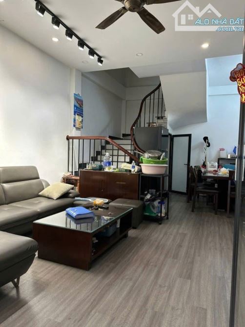 Bán nhà phố Láng Hạ 60m, Vị trí đắc địa, Mặt phố, Kinh doanh, Ô tô đỗ cửa, 14 tỷ