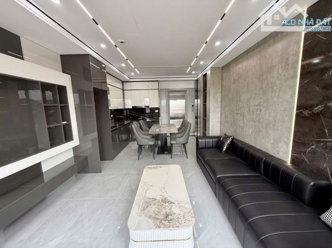 Bán nhà phố Hoàng Cầu, 2 mặt ngõ, Ô tô tránh, Kinh doanh sầm uất DT 60m 25 tỷ