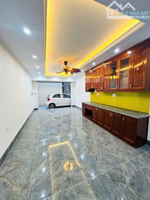BÁN NHÀ LÔ GÓC THẠCH BÀN LONG BIÊN 8 TỶ 46m MT 4m Ô TÔ KINH DOANH THANG MÁY GẦN AEON