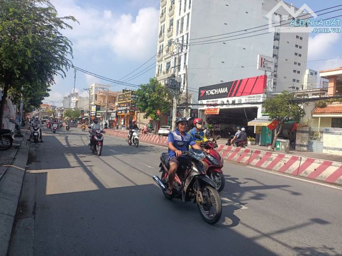 Nhà mặt tiền đường Huỳnh Tấn Phát Quận 7, gần ngã tư Nguyễn Thị Thập. 7*25 hơn 23 tỷ.