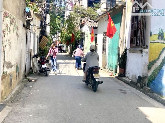 Bán nhà việt Hưng Long biên ô tô ngủ trong nhà